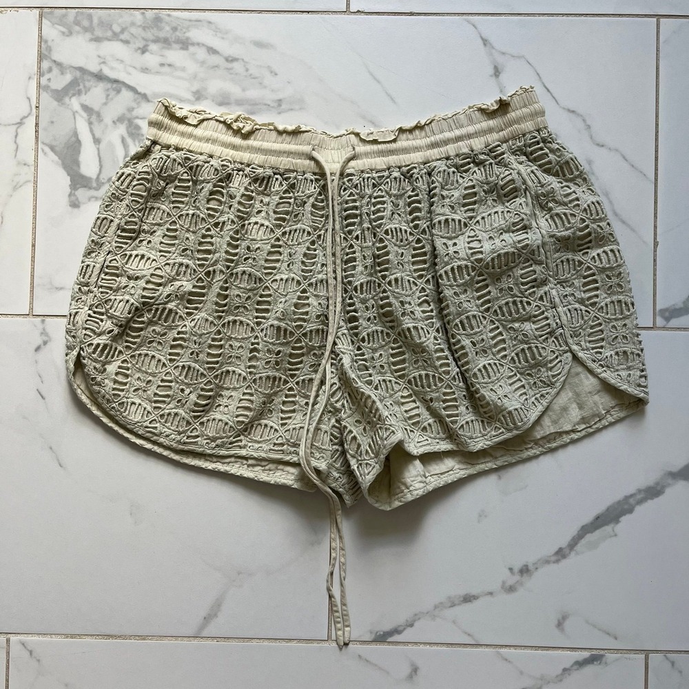 Anthropologie Ollari cream crochet cutwork shorts sz Medium